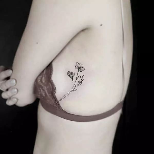 侧乳纹身，让女人变得性感的一种新时尚 - 12