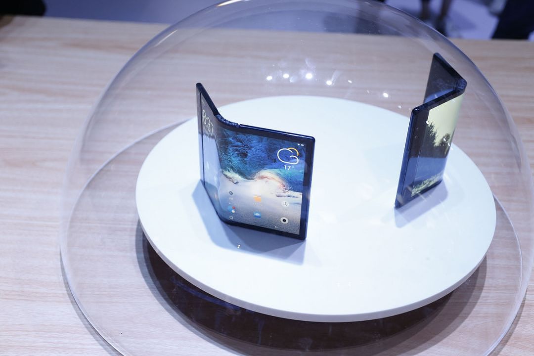 全球首款「可折叠屏」手机发布，支持超20万次弯折操作 - 1