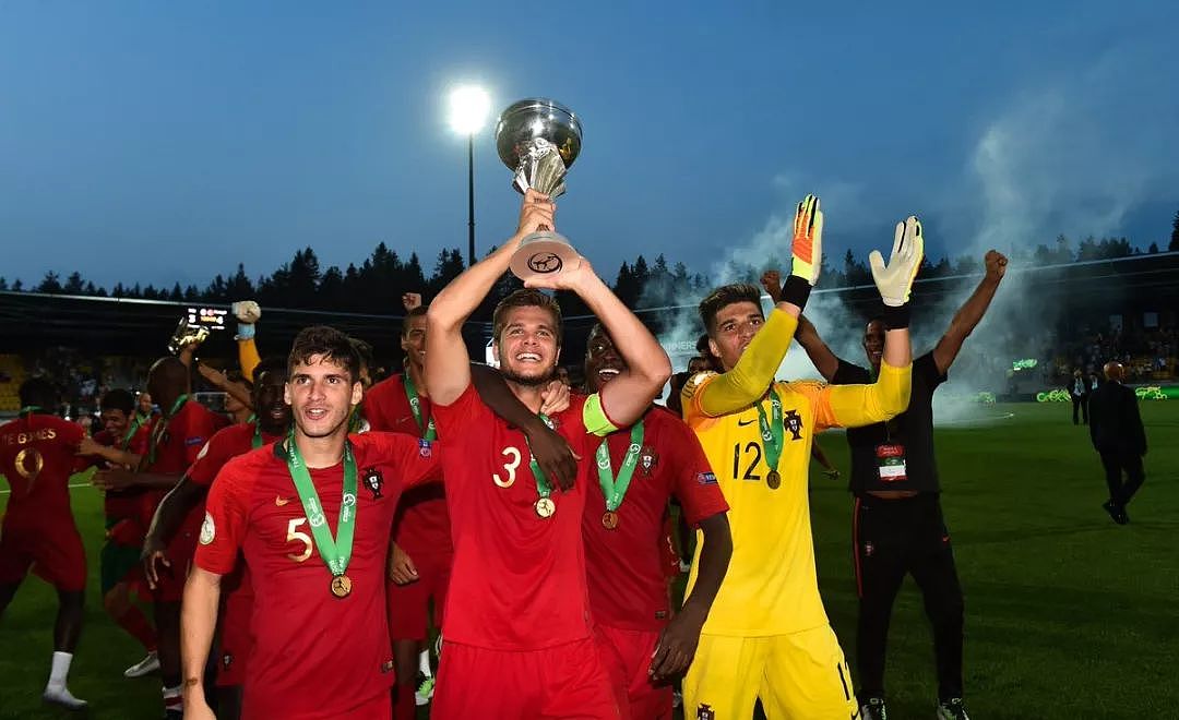击败意大利后，葡萄牙第4次夺得U19欧青赛冠军 - 3