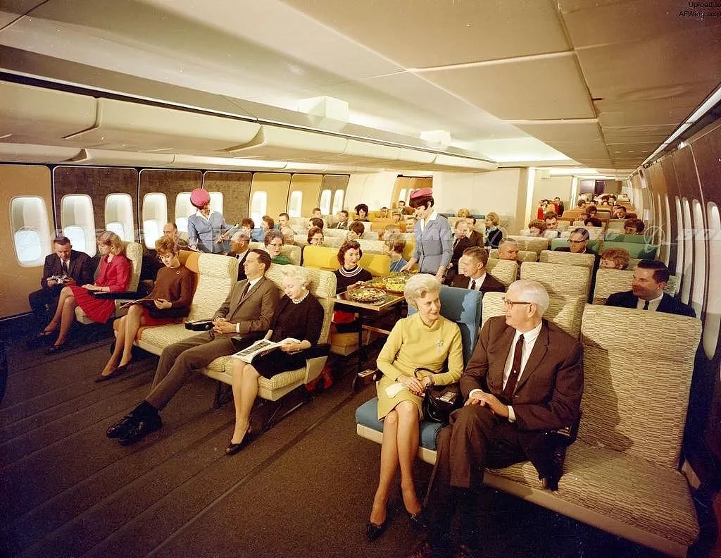 从战略运输机到巨型珍宝客机，波音747空中女王诞生记｜老照片 - 23