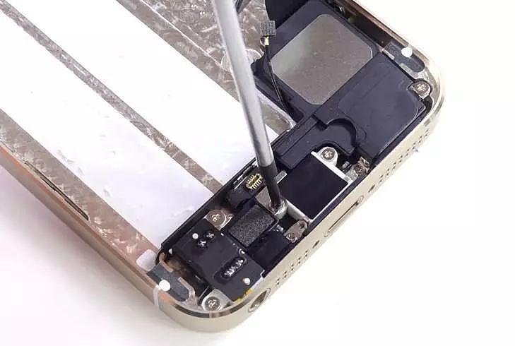 花几千块钱买的iPhone，竟然是维修人员用剩下的！ - 5
