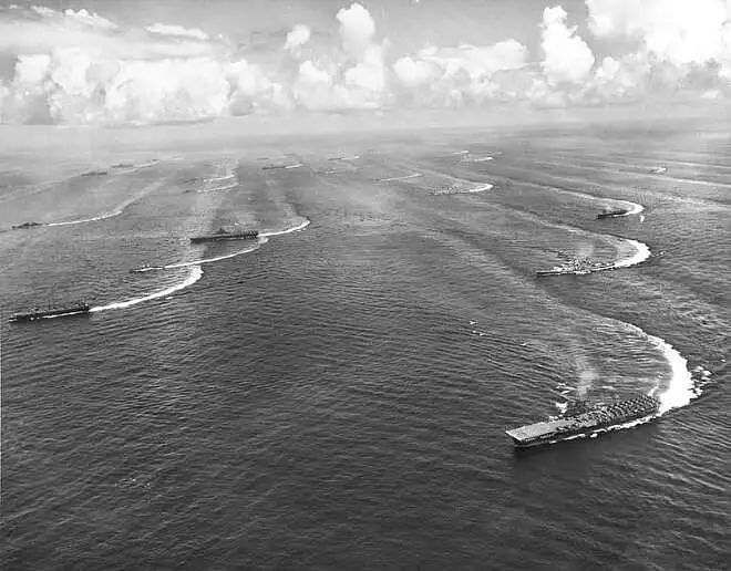 美航母编队的灾难：二战时遭台风蹂躏，被迫取消对日作战 - 15
