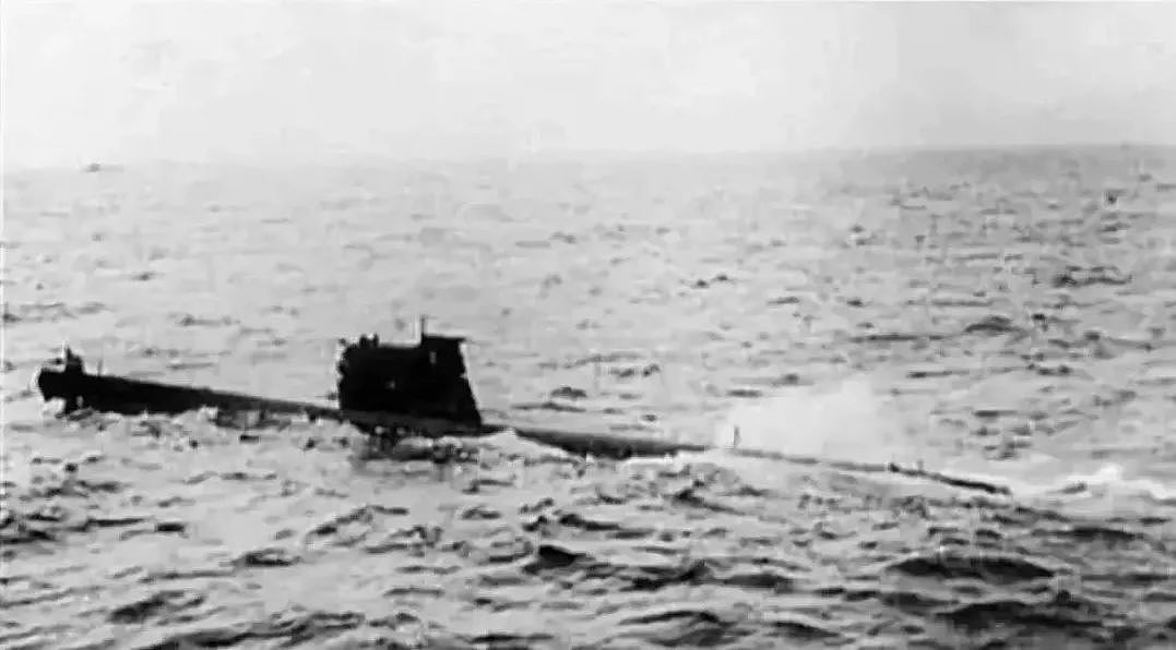 又想搞事？印度潜艇欲潜入巴基斯坦领海被发现，被迫上浮返航！｜军情晚报 - 16