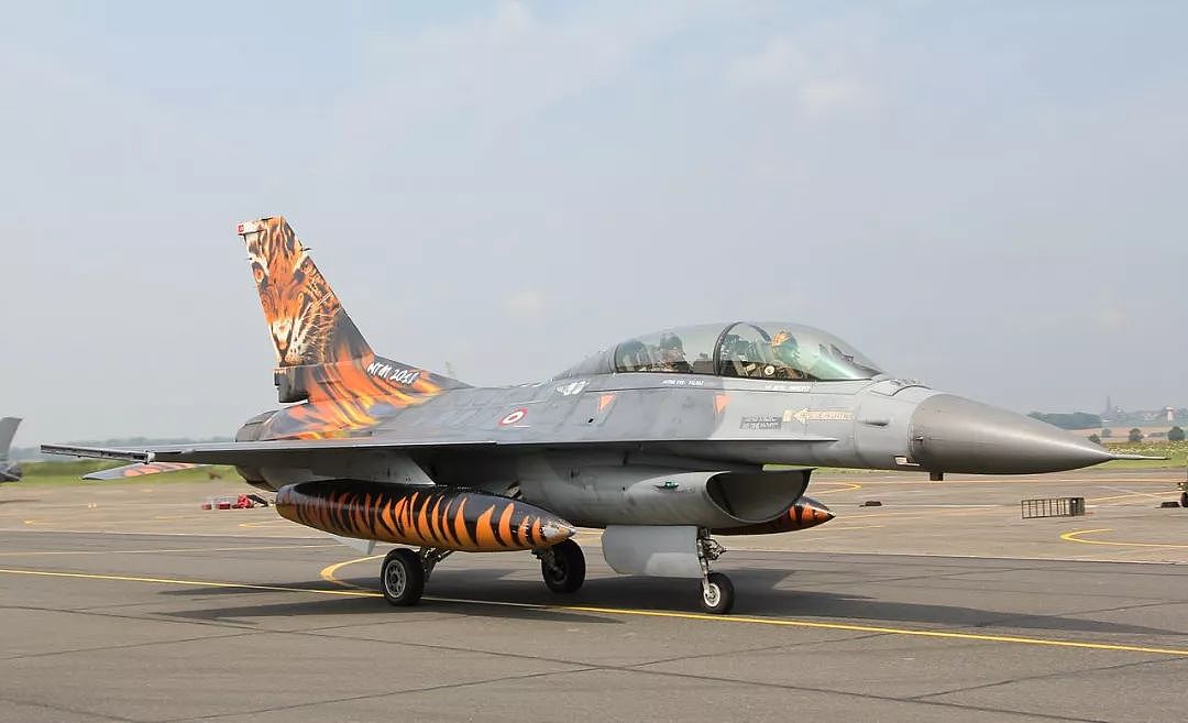 坠毁8架！美国卖给台湾的阉割版F-16，到底什么型号？｜军武正片 - 13
