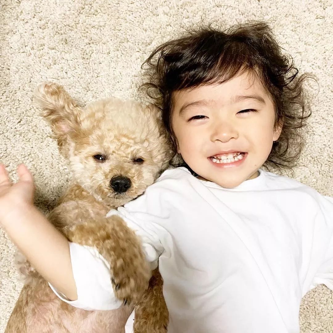 日本妈妈每天给狗狗和孩子拍照，这画风…也太可爱了吧！ - 25