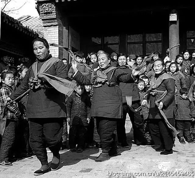 一组老照片，看100年来中国人都怎么过年？还是过去过年有规矩，有年味！ - 44