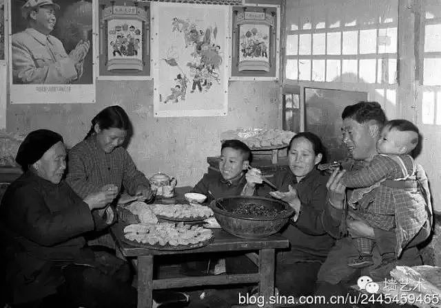 一组老照片，看100年来中国人都怎么过年？还是过去过年有规矩，有年味！ - 56