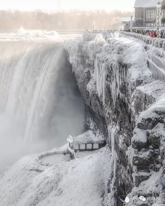 世界最大跨国瀑布冻住了 绝美奇观如仙境！ - 17