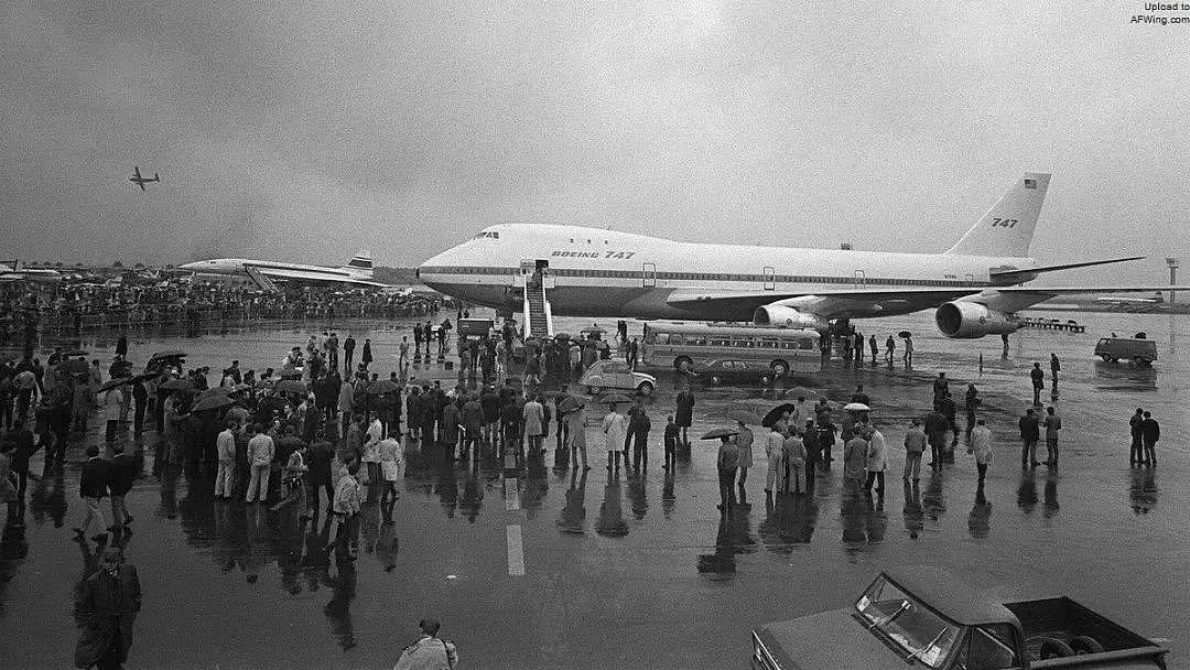 从战略运输机到巨型珍宝客机，波音747空中女王诞生记｜老照片 - 34