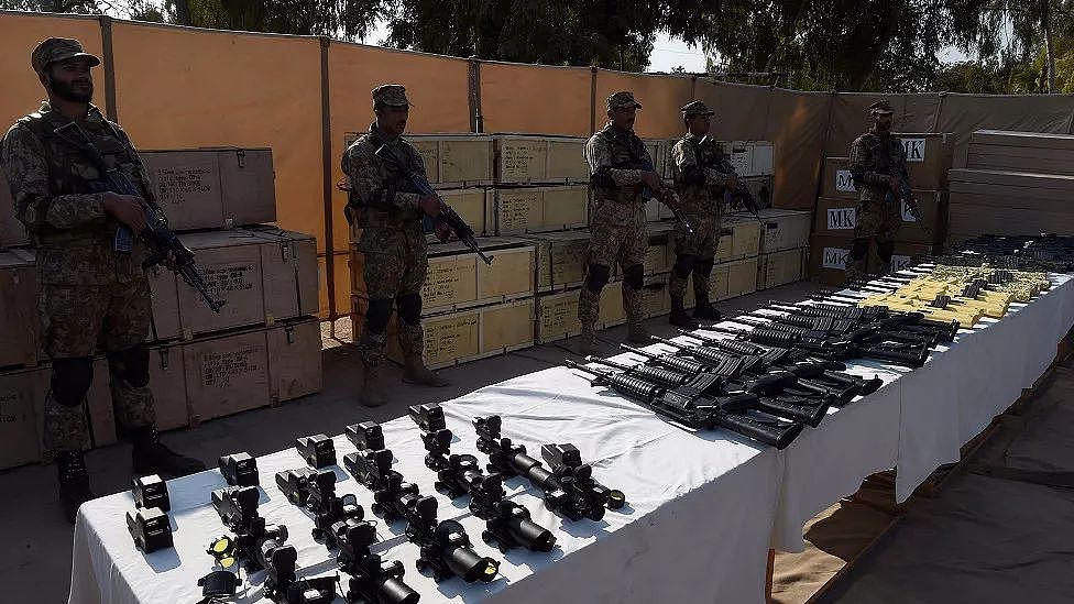 尴尬！巴基斯坦缴获一批国产迷彩97式步枪，涂装很皿煮｜轻武专栏 - 2