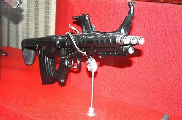 这款无托步枪曾是AK47的竞争者：天才与他的疯狂设计｜轻武专栏 - 10