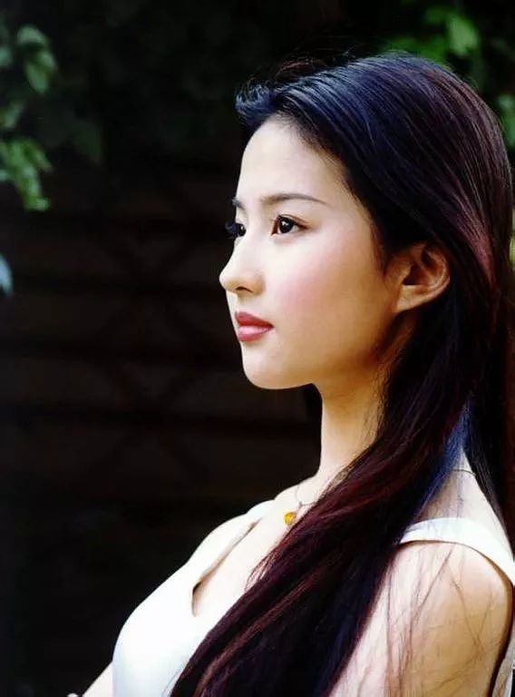 刘亦菲18岁，周迅17岁，蒋勤勤20岁，才是真正的绝色美人 - 9