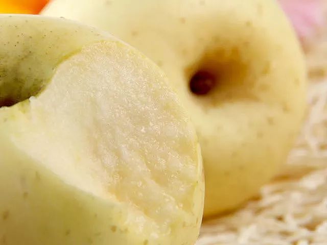金黄色的富士苹果，一个慢慢慢成熟的苹果，吃回小时候的味儿 - 4