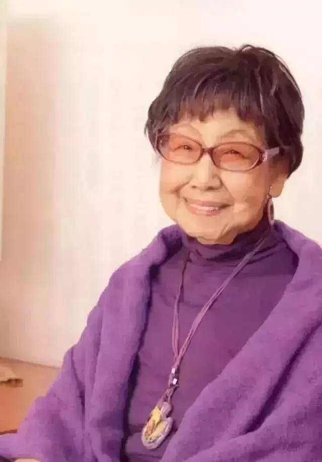 84岁日本第一奶奶：白天卖饺子，凌晨当DJ，一生无子，只为热爱而活 - 23