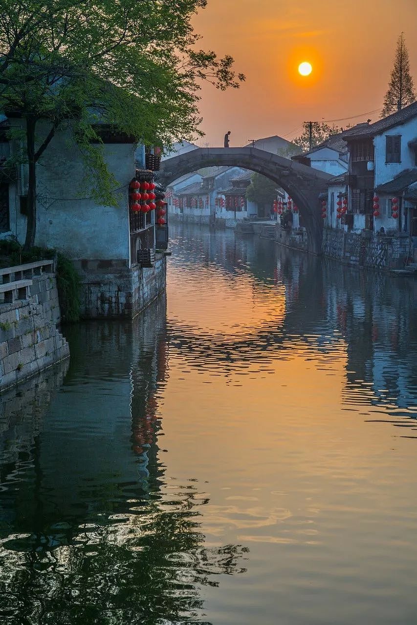 它是中国第一座被列入世界文化遗产的江南小镇，没有乌镇周庄盛名，竟是如此迷人！ - 4