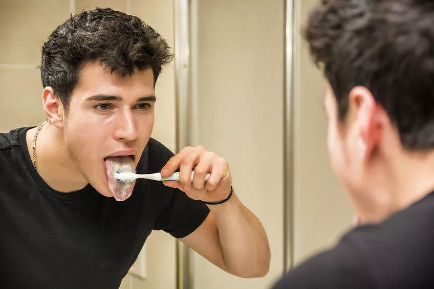 早上刷牙恶心、干呕？这 7 类人，小心得了咽炎 - 5