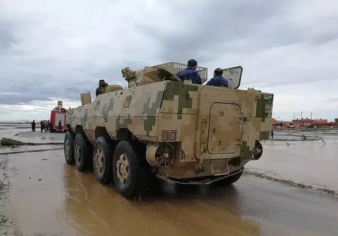 大赞！内蒙古突遇洪灾，兵工厂直接开出刚造好的装甲车救灾 | 军情晚报 - 7