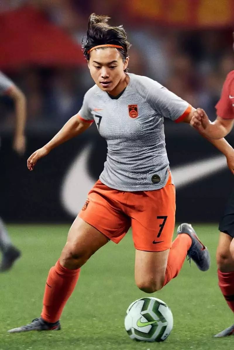 耐克发布中国女足世界杯球衣，客场“灰凤袍”首度亮相 - 2