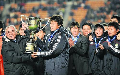 7年前国足东亚杯打破32年逢韩不胜魔咒，如今里皮率弟子再东征 - 7