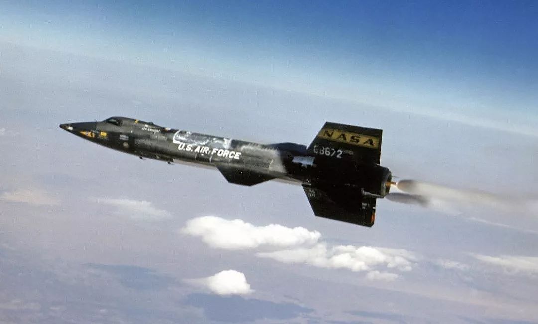 能飞6.7马赫的冷战黑科技，堪比导弹的X-15火箭飞机｜军武正片 - 19
