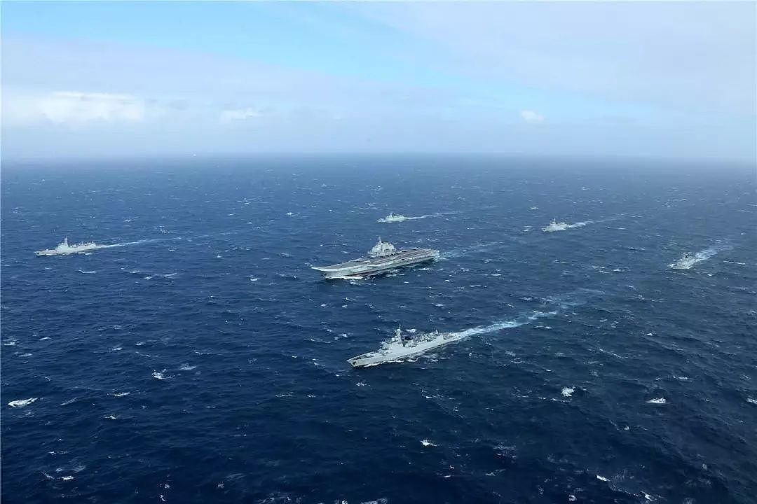 刻不容缓，海军节国产航母正式海试，中国航母进程必须再加快 - 6