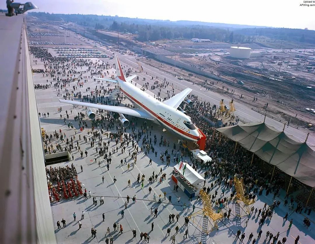从战略运输机到巨型珍宝客机，波音747空中女王诞生记｜老照片 - 26