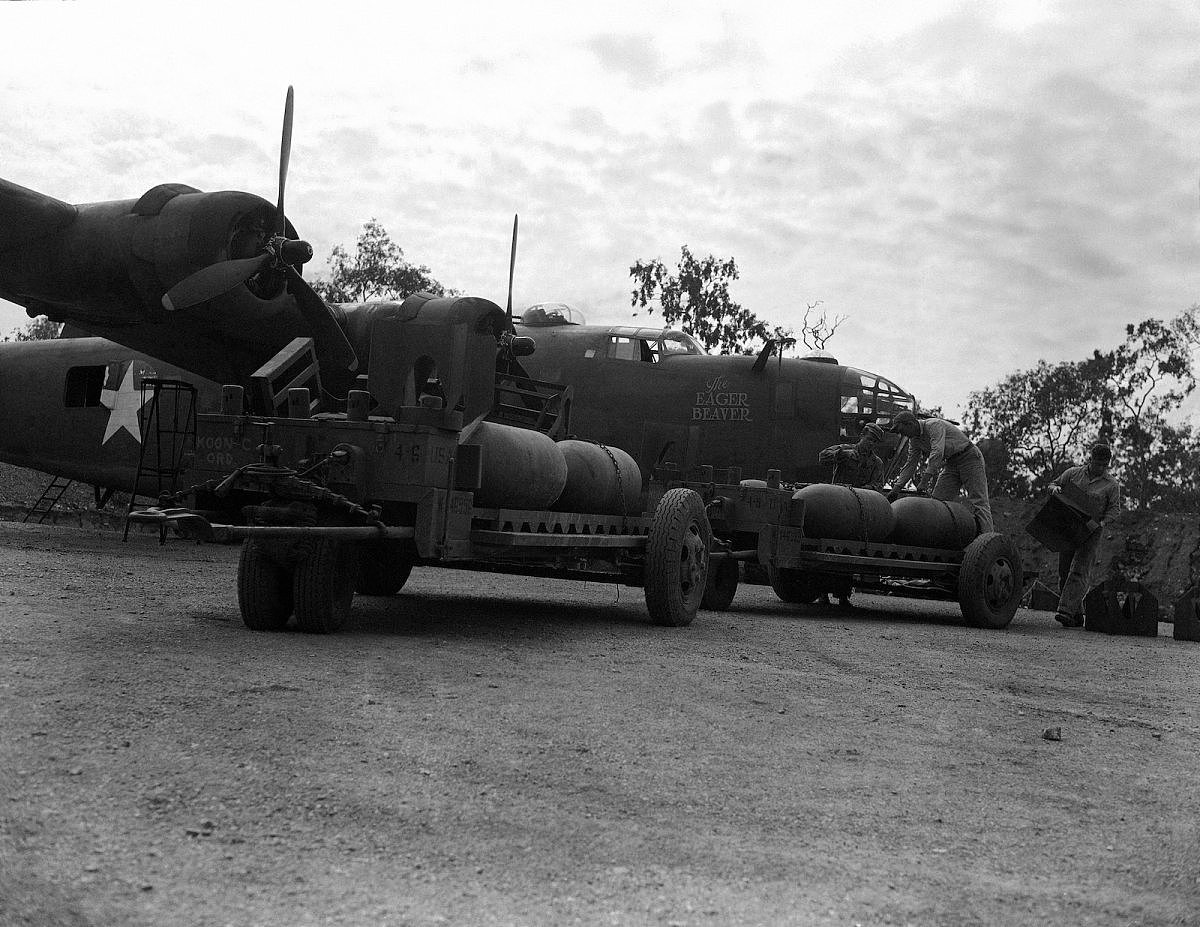 美国B-24轰炸机二战中生产18000架，四成是福特公司生产｜老照片 - 13