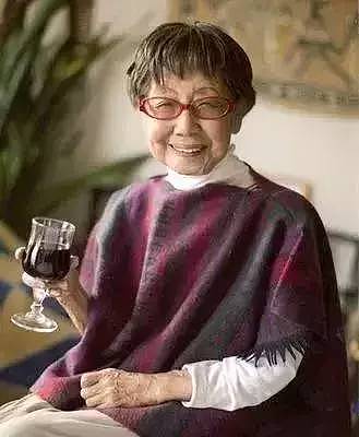 84岁日本第一奶奶：白天卖饺子，凌晨当DJ，一生无子，只为热爱而活 - 25