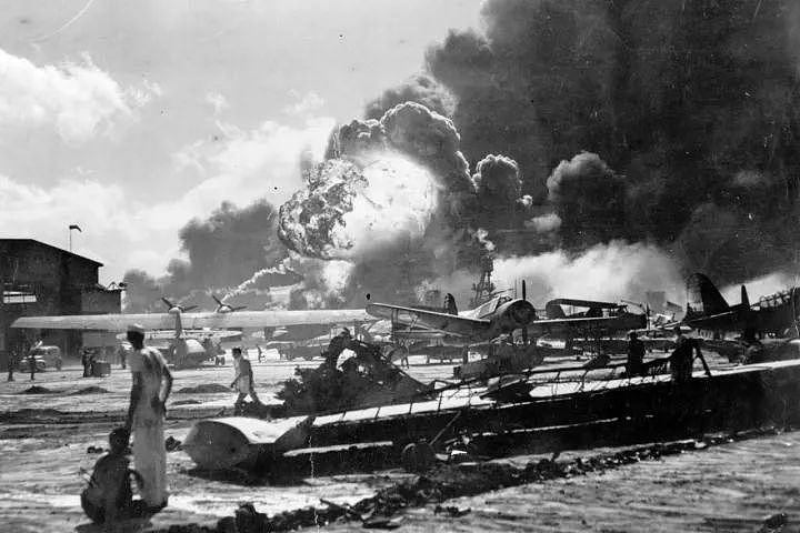 圣母婊？珍珠港被日本偷袭，美国对日宣战时唯一的女议员投了唯一的反对票 - 3