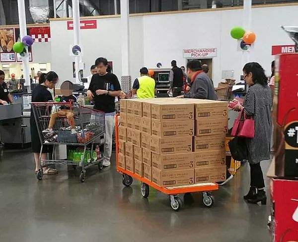 澳媒炸裂！亚裔女澳超市狂购上百罐婴儿奶粉！“又是寄往中国”！（组图） - 5