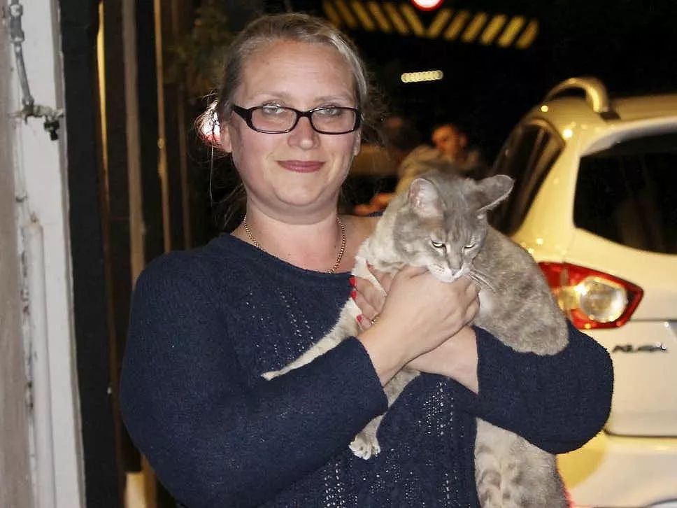 英国消防员花费6000英镑救猫，结果猫却自己回家了！ - 1