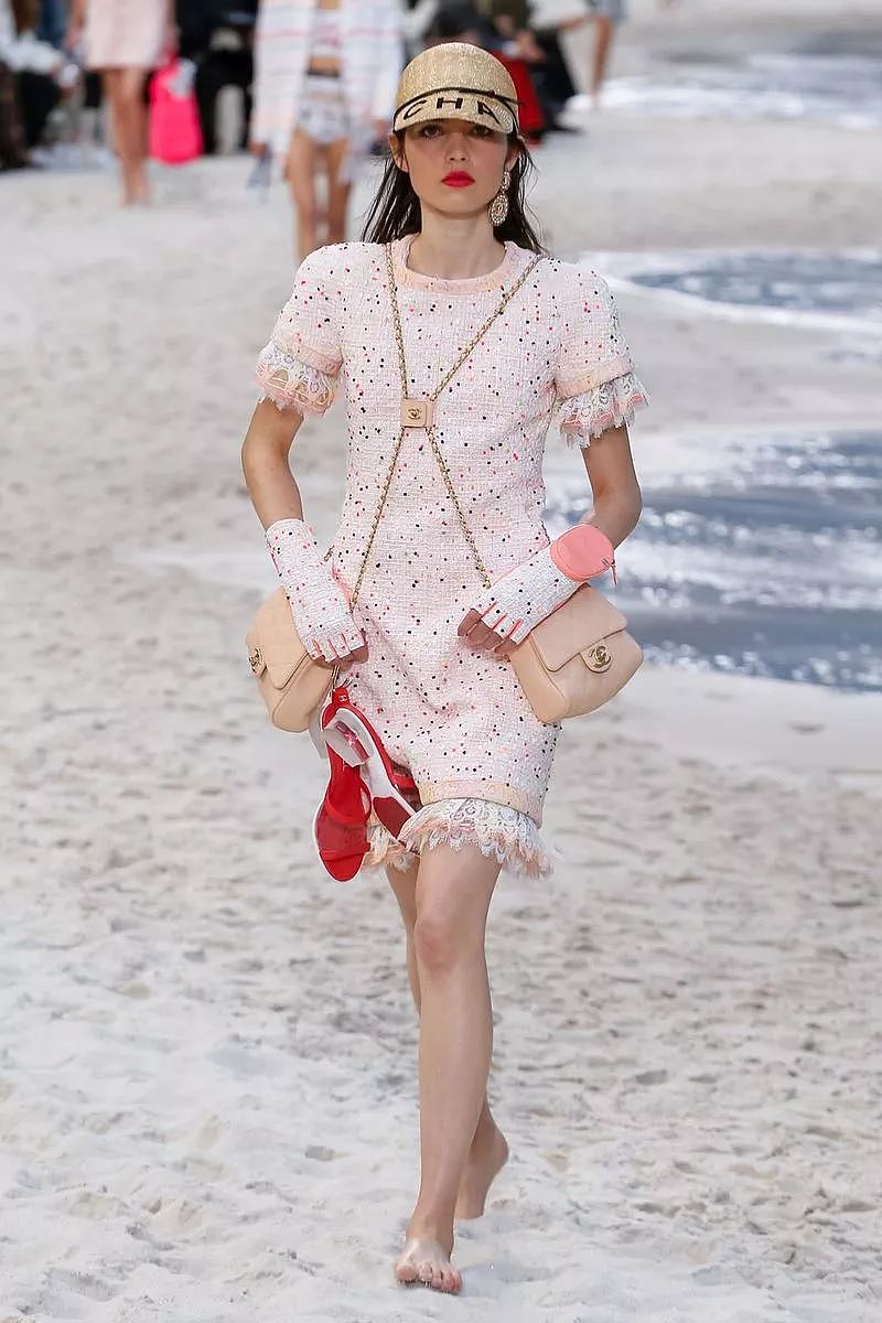 Chanel的包已满足不了我，从刚刚开始全世界女人都想穿它去踩沙滩！ - 21