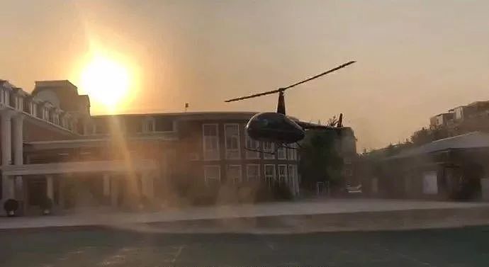 一家长为了孩子的科技课题作业把一架直升机开到了学校 - 4