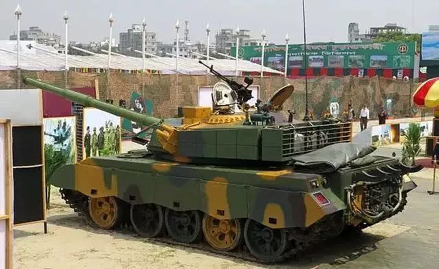 首批T90坦克运抵越南，还来不及高兴，发现邻国都在买中国坦克 - 14