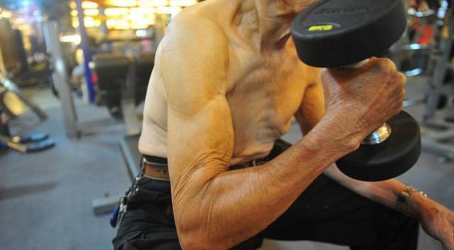 103岁的中国“肌肉爷爷”，健身到老可能就是这样的！ - 21