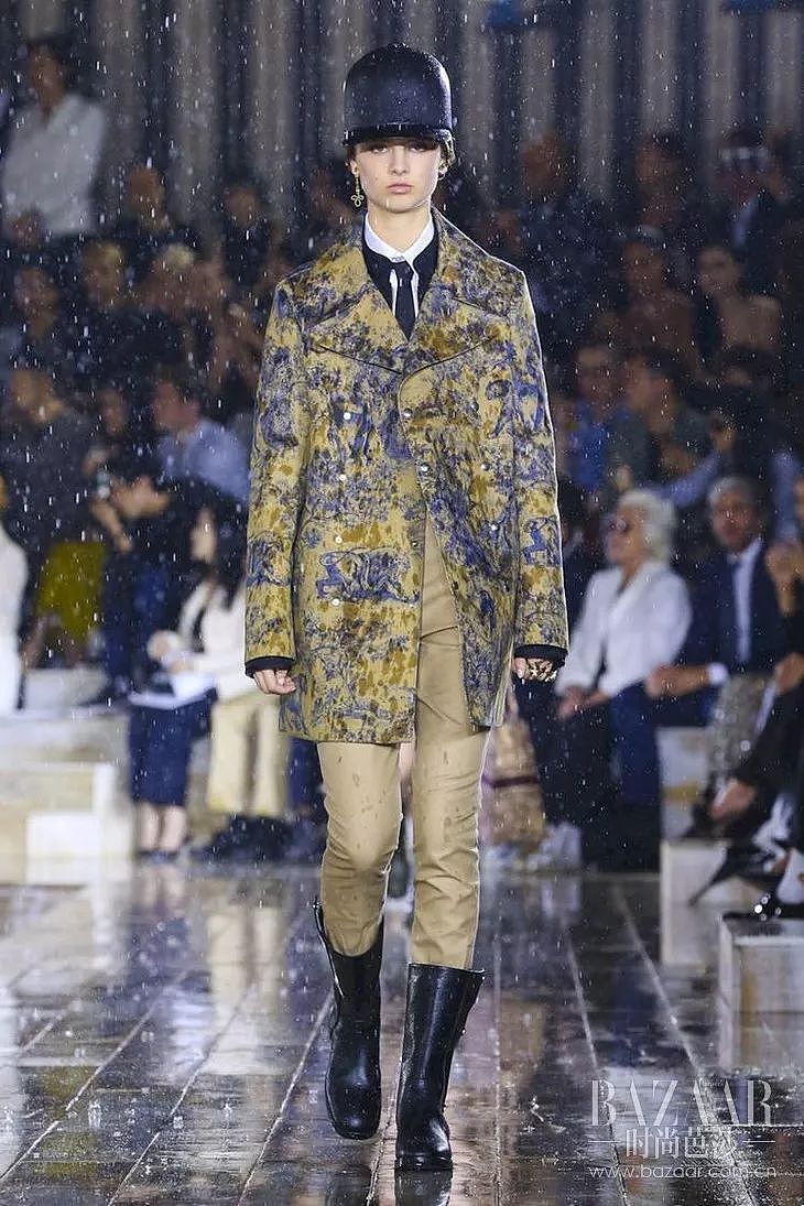淋着雨也要时髦向前，Dior 2019早春大秀雨中绽放自由姿态！ - 15
