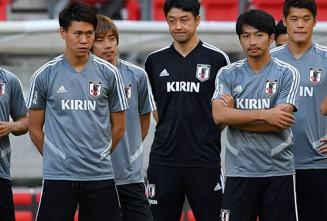 他是日本队主力阵容中，唯一来自J联赛的拖后腿球员 - 4