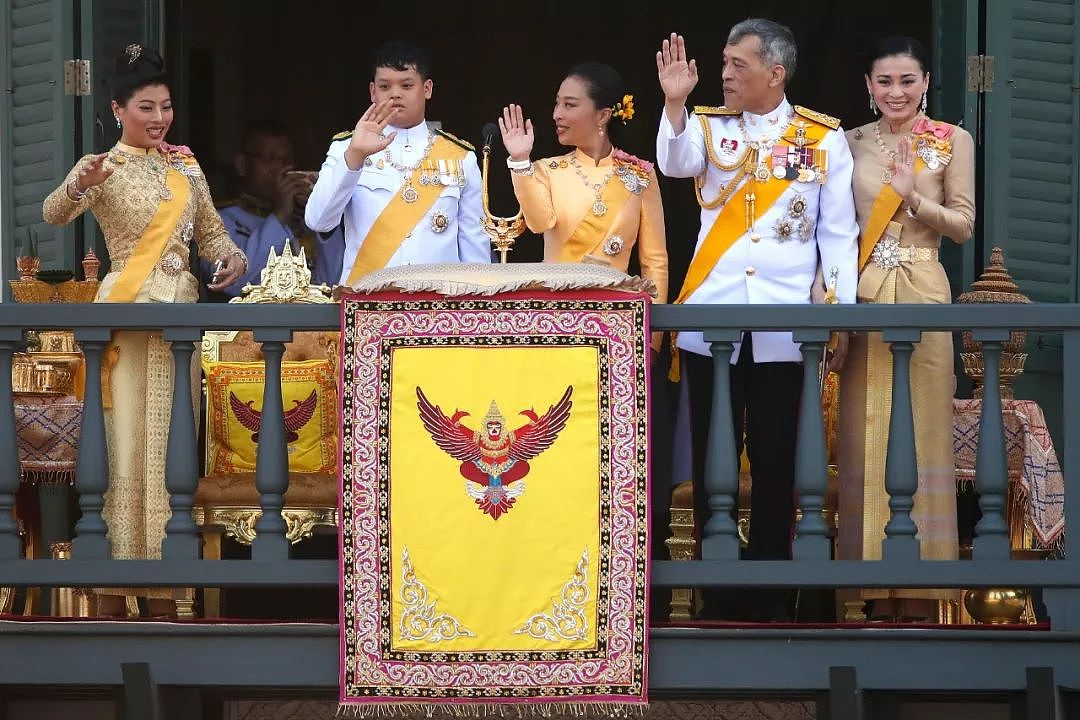 为了看新王妃的美照，泰国人民把网站挤瘫痪了…… - 29