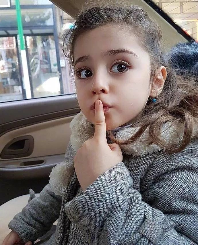 伊朗8岁小女孩被称为“全球最美”！因为太美，父亲辞职做贴身保镖…… - 13