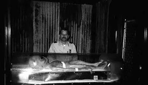 揭密：美国在1947年抓到的外星人并进行解剖研究全过程 - 3