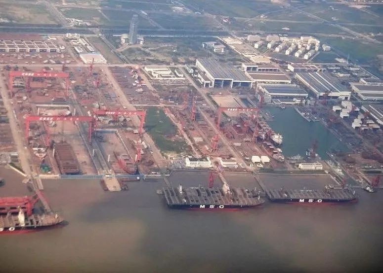 一张价值300亿的照片曝光，中国造船厂正在创造奇迹丨 军情晚报 - 5