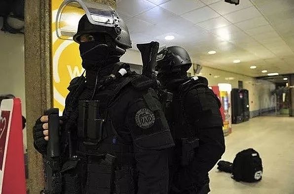 法兰西黑豹| RAID，一支称为“黑衣人特别行动队”的法国反恐精英 - 22