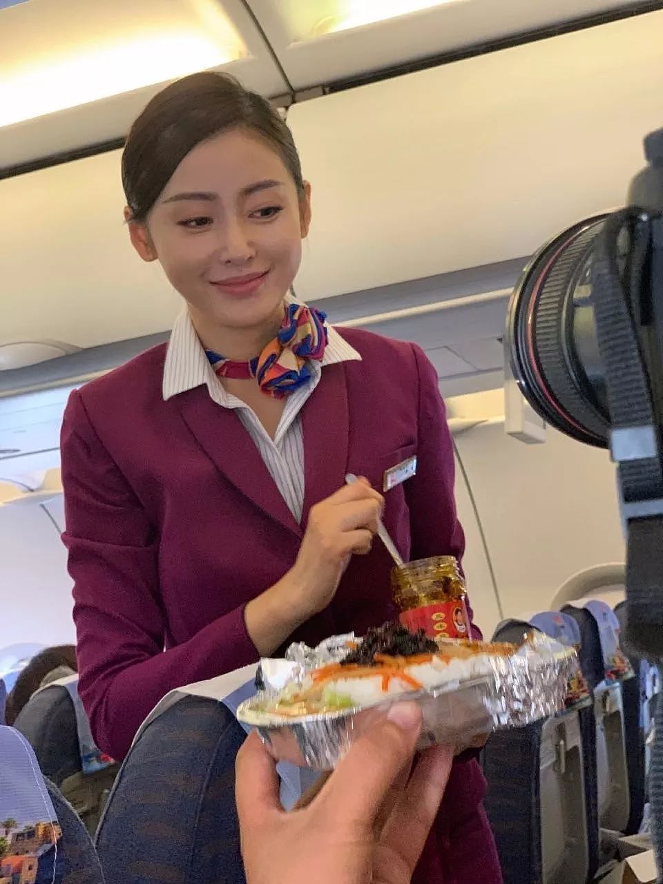 遇到张天爱李沁这样的空姐，该怎么表达飞机餐不好吃？ - 7