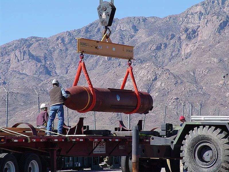 B-2投放的超级炸弹能钻地61米，这是给伊朗准备的吗？ - 2