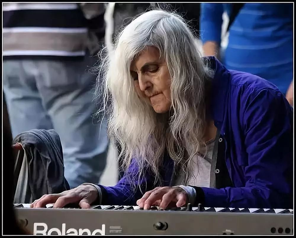 580万人被她感动！84岁澳洲老奶奶流浪街头20多年，她的琴声让全世界着迷，她的故事让所有人心碎… - 30