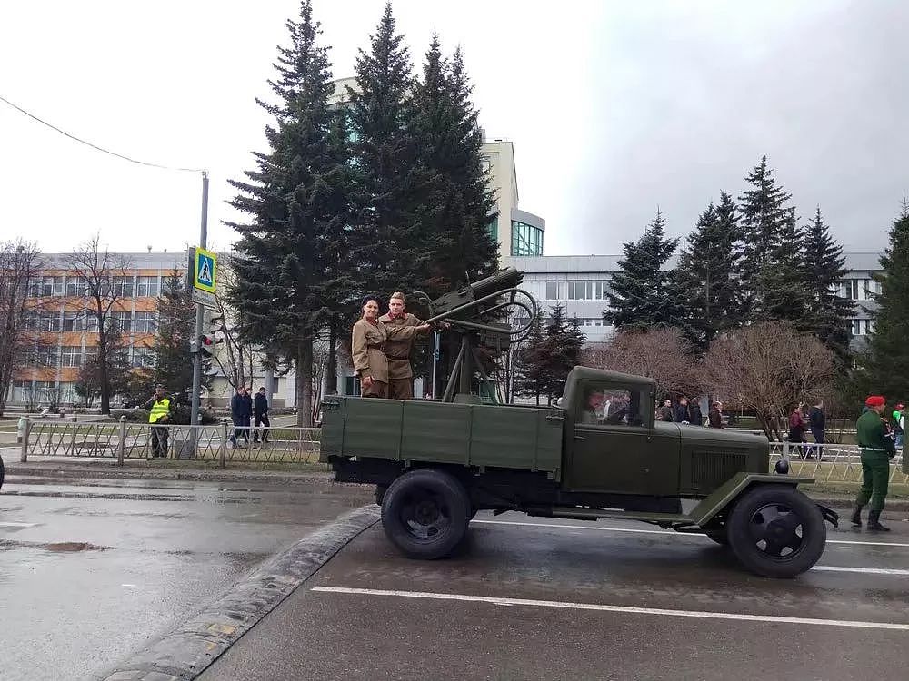 俄国阅兵把二战古董战车开上大街，T35坦克引起军迷一片尖叫 - 15