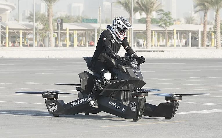 兰博基尼警车之后，迪拜又给警察换上了飞行摩托车！ - 3
