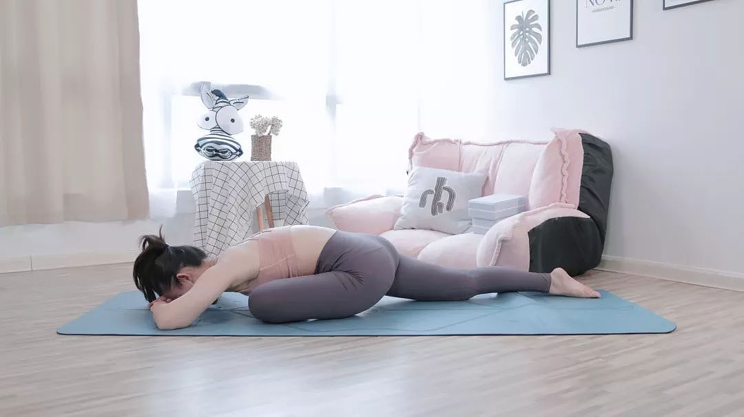 躺着练3分钟阴瑜伽 , 生殖系统都舒畅了 ▷ 中文视频 - 9