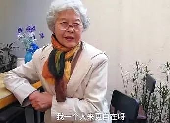 73岁奶奶独自旅行，与年轻人拼房拼车，活出了18岁女孩的精致 - 3