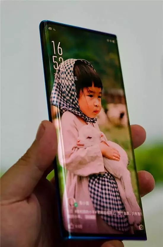 iPhone的“刘海屏”彻底过时，下一代手机将使用“瀑布屏”…… - 4